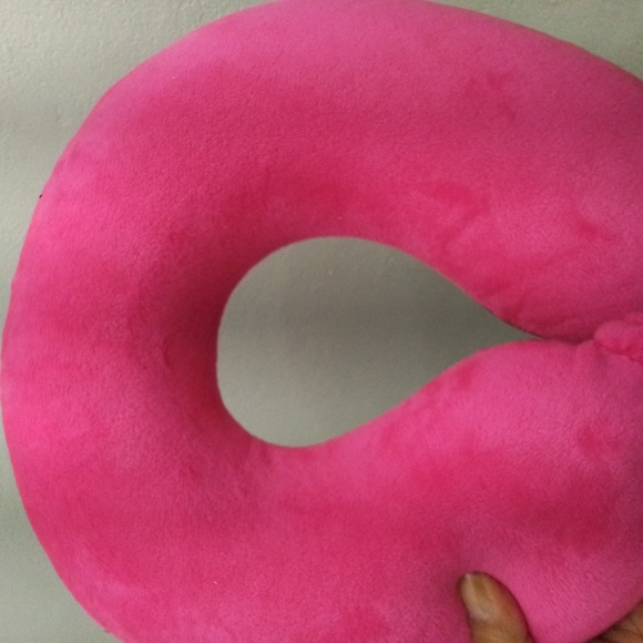 Strawberry sprinkles neck pillow - Picture 3 of 3